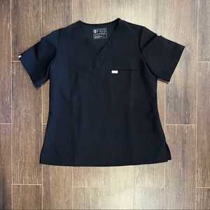 Figs Catarina One-Pocket Scrub Top in Black - Large